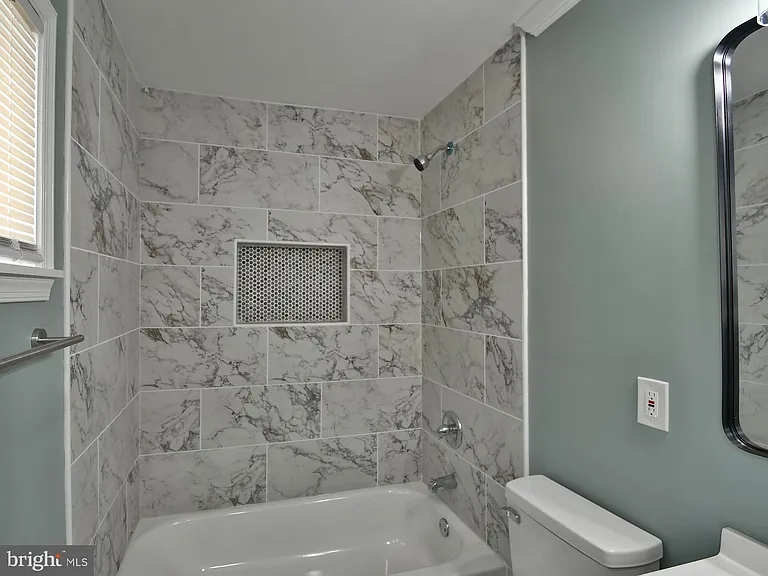 10 Bayou Ave #TOP FLOOR — Photo 5