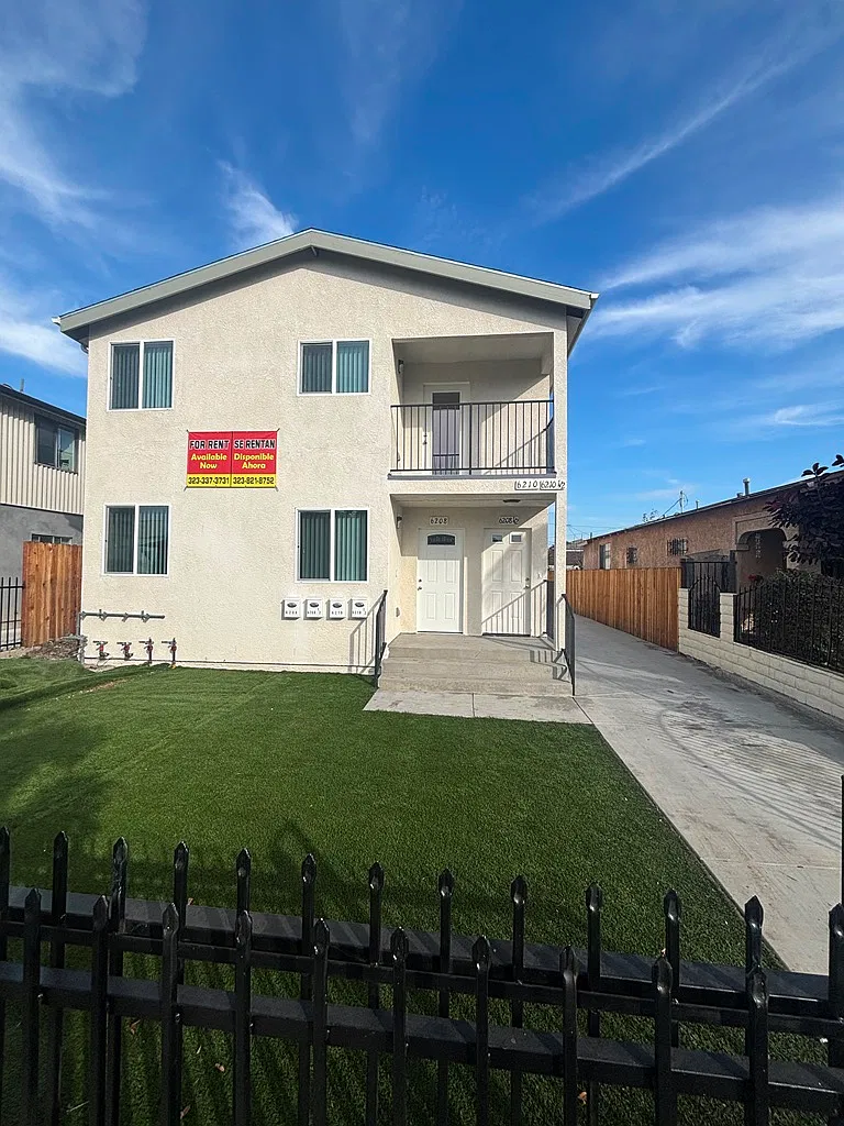 3 bed, 1186 sqft, $3,575 — Photo 1