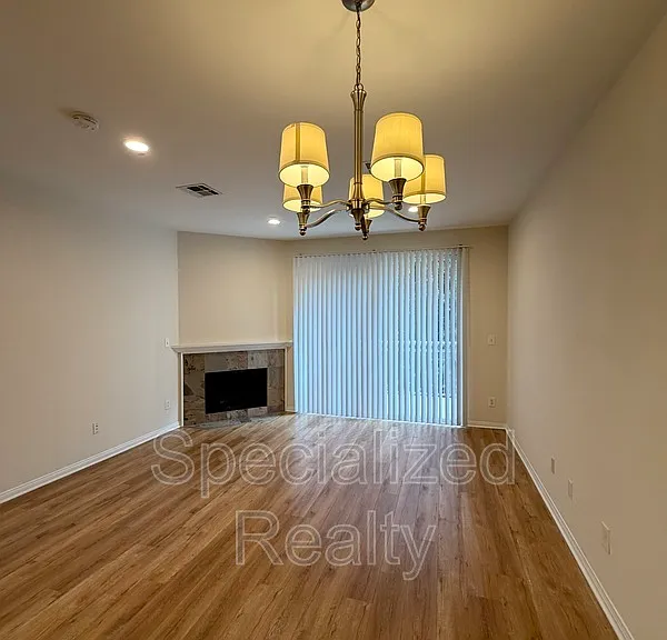 5716 Whitsett Ave — Photo 4