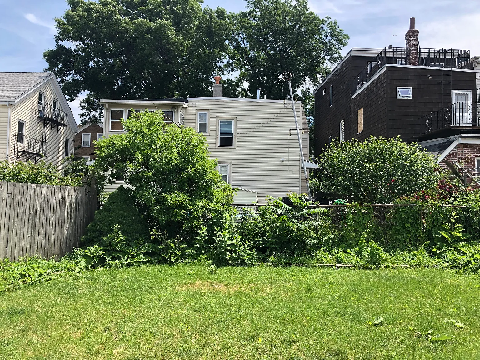 2 bed, 752 sqft, $3,000 — Photo 2