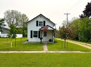 309 3rd St SE, Cresco, IA 52136