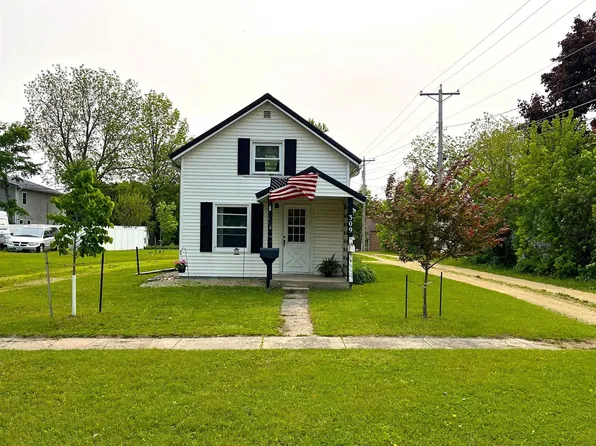 309 3rd St SE, Cresco, IA 52136