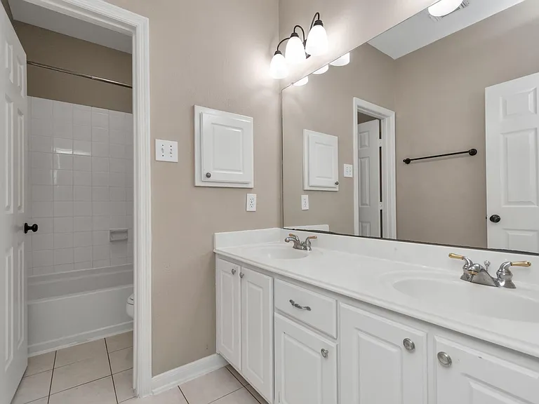 1915 Crescent Oak Dr — Photo 45