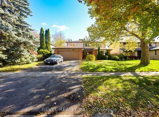 1034 Fredonia Dr, Mississauga, ON L5C 2W4