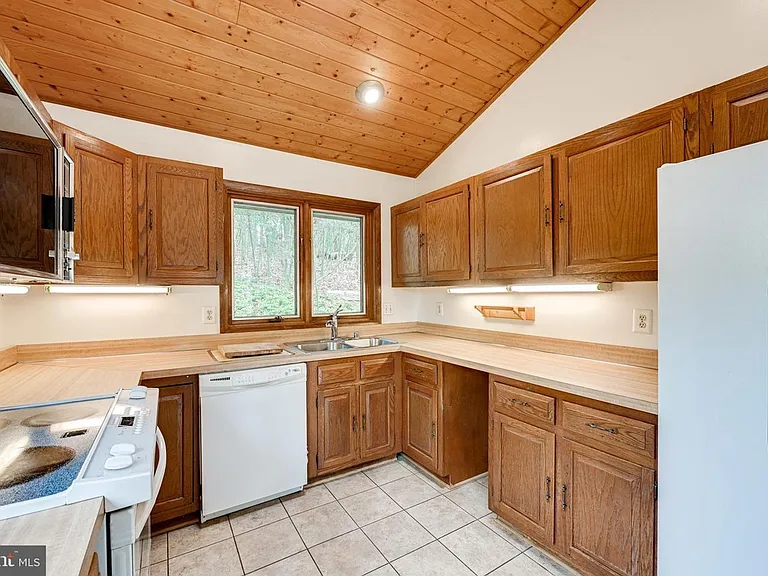 1328 Potomac School Rd — Photo 14
