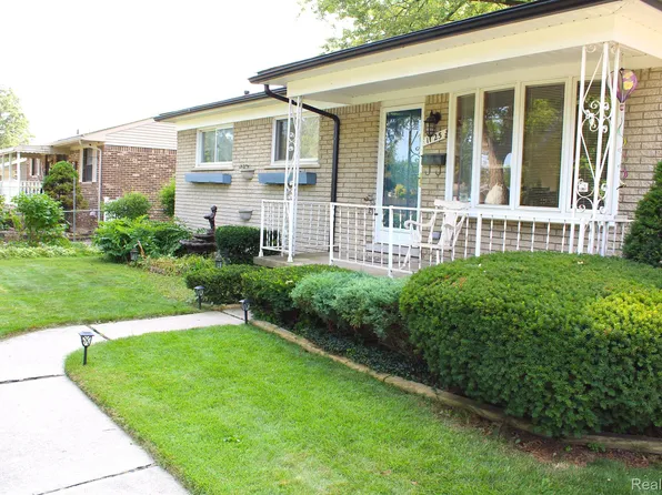 1125 Gilman St, Garden City, MI 48135