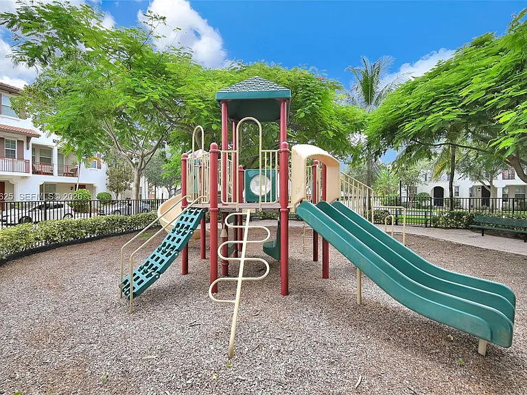 11940 SW 25th Ct #2 — Photo 33