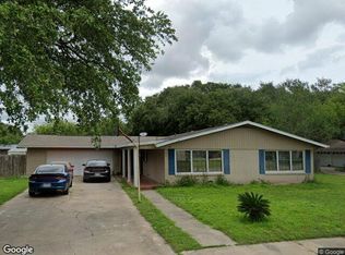 1323 Jefferson St, Alice, TX 78332