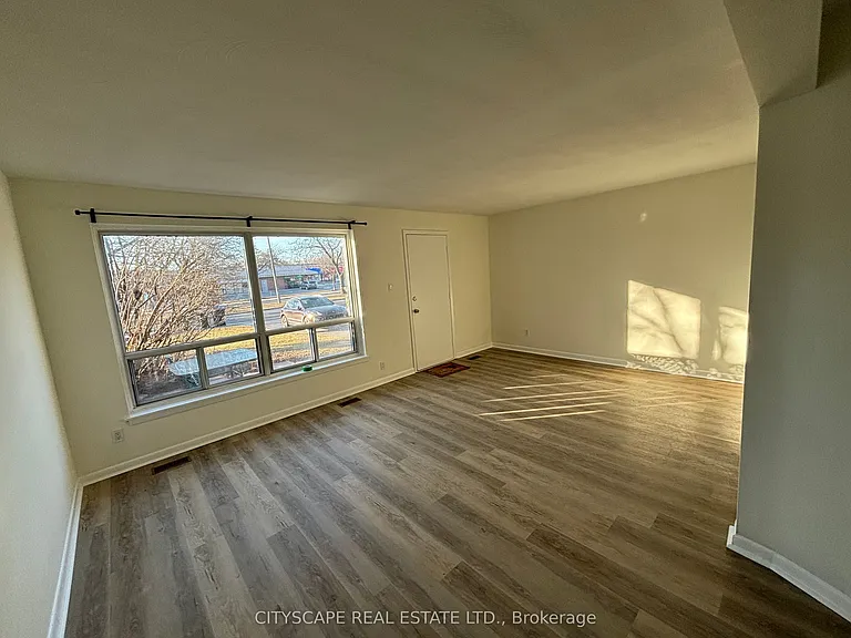 116 Guildwood Pkwy — Photo 5
