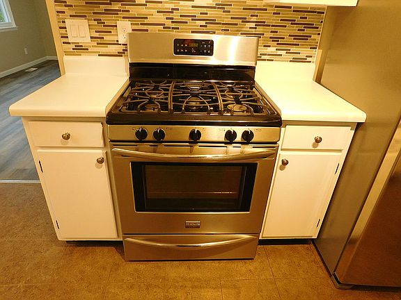 3rd image of 899 Eaglewood Dr