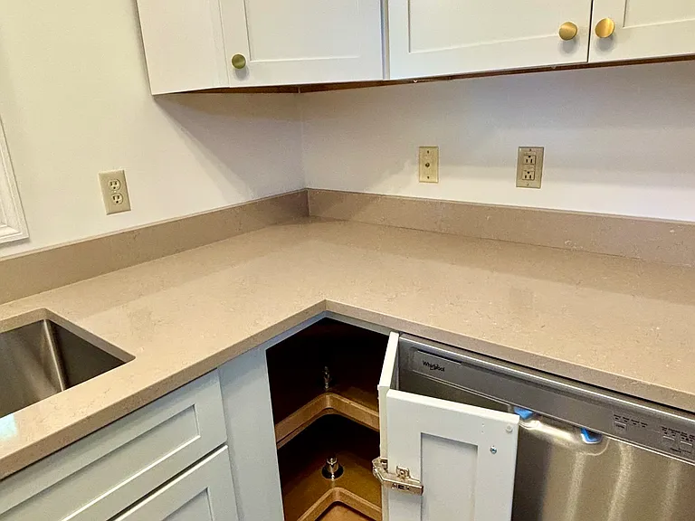 210 Urbandale Pkwy #210 — Photo 22
