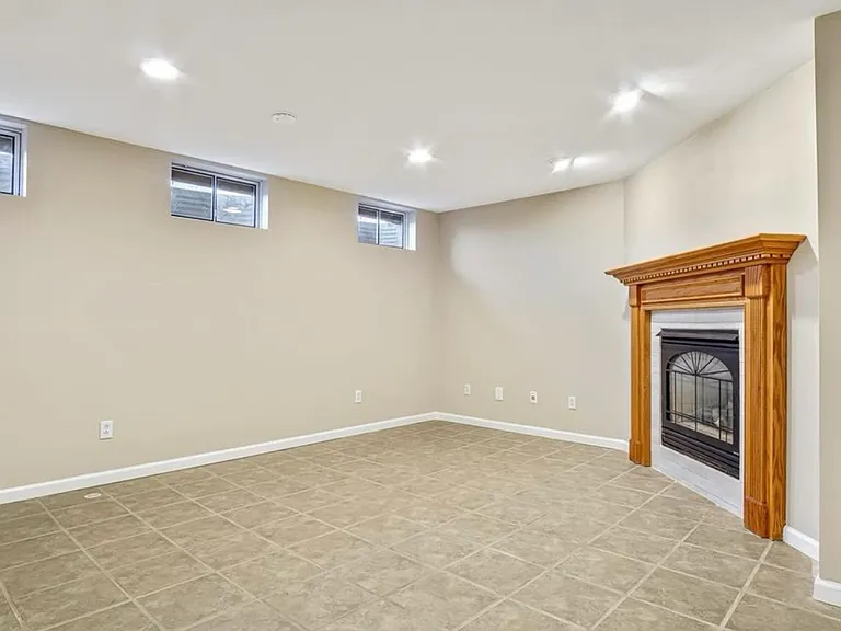 1334 Rachael Ln — Photo 23