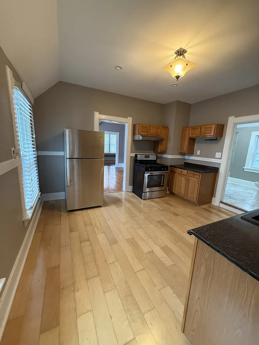 Building Photo - 2438 N Bartlett Ave #2
