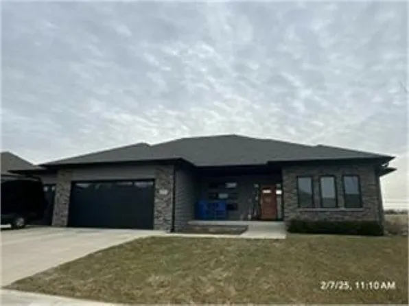 1875 Stone Creek Cir, North Liberty, IA 52317