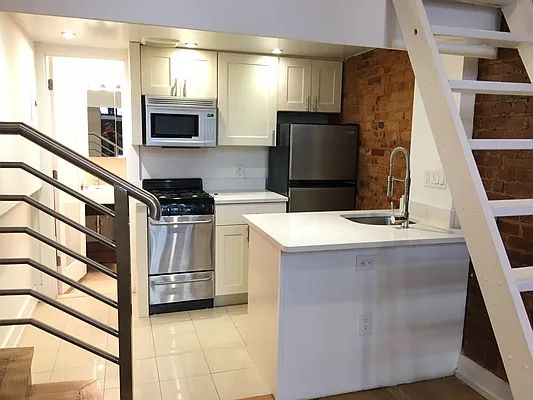 Rented by Sky Management | media 76