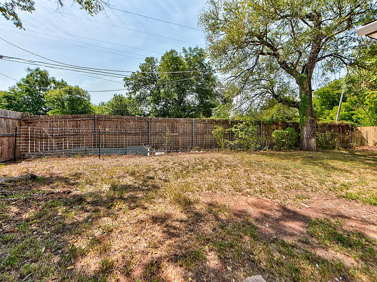 204 S Stewart Ave — Photo 25