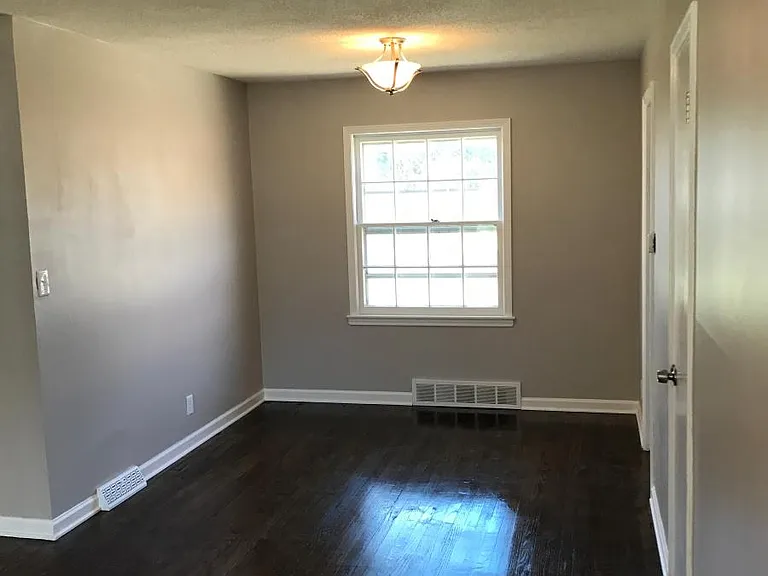 207 S Pinecrest St — Photo 3