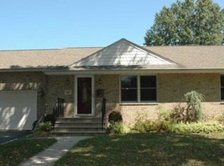 167 Cleenput Ter, Paramus, NJ 07652