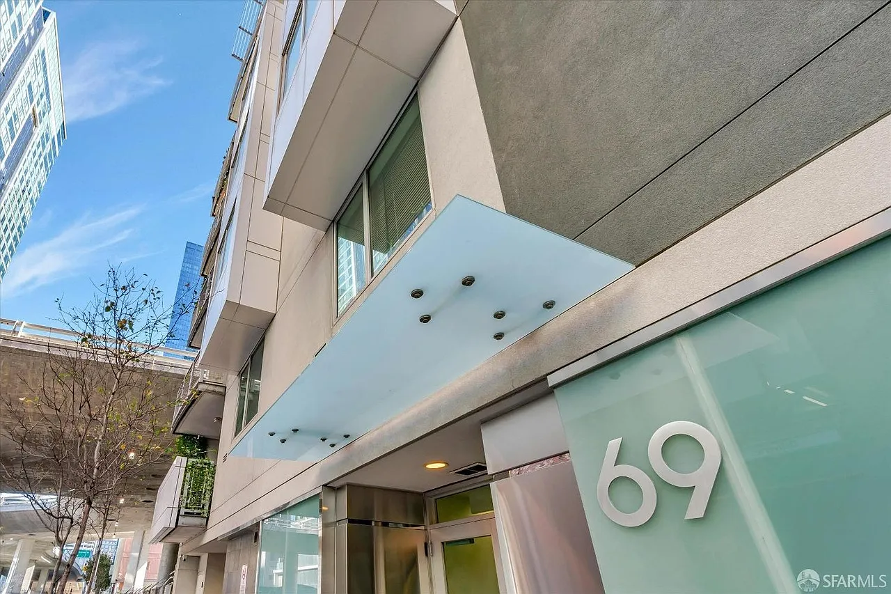 1 bed, 1.5 bath, 886 sqft, $4,950 — Photo 1