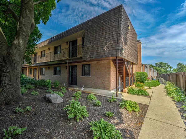520 E Main St E APT 1C, Barrington, IL 60010