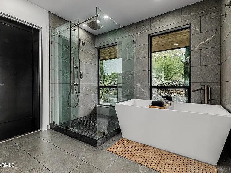 6111 E Victoria Dr — Photo 22