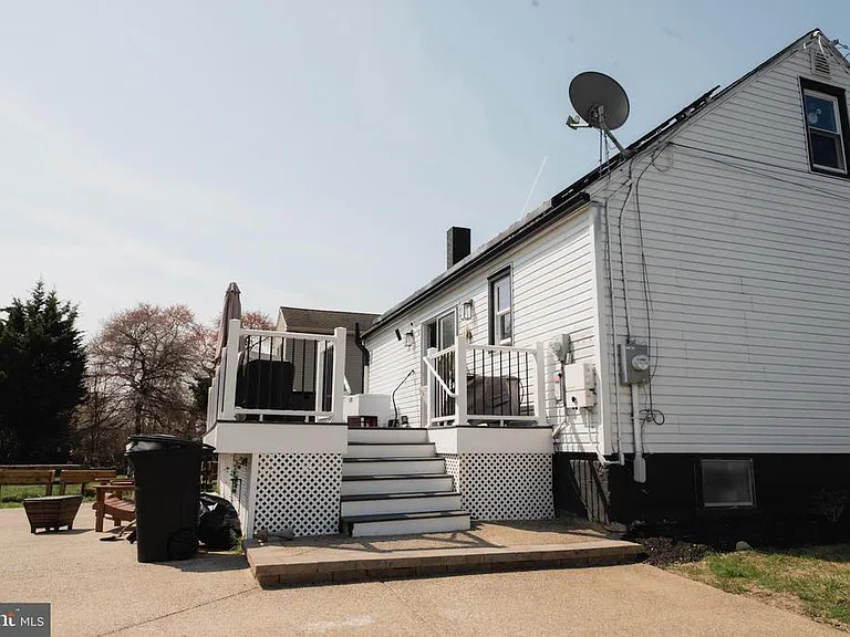 70 Sartori Ave — Photo 49