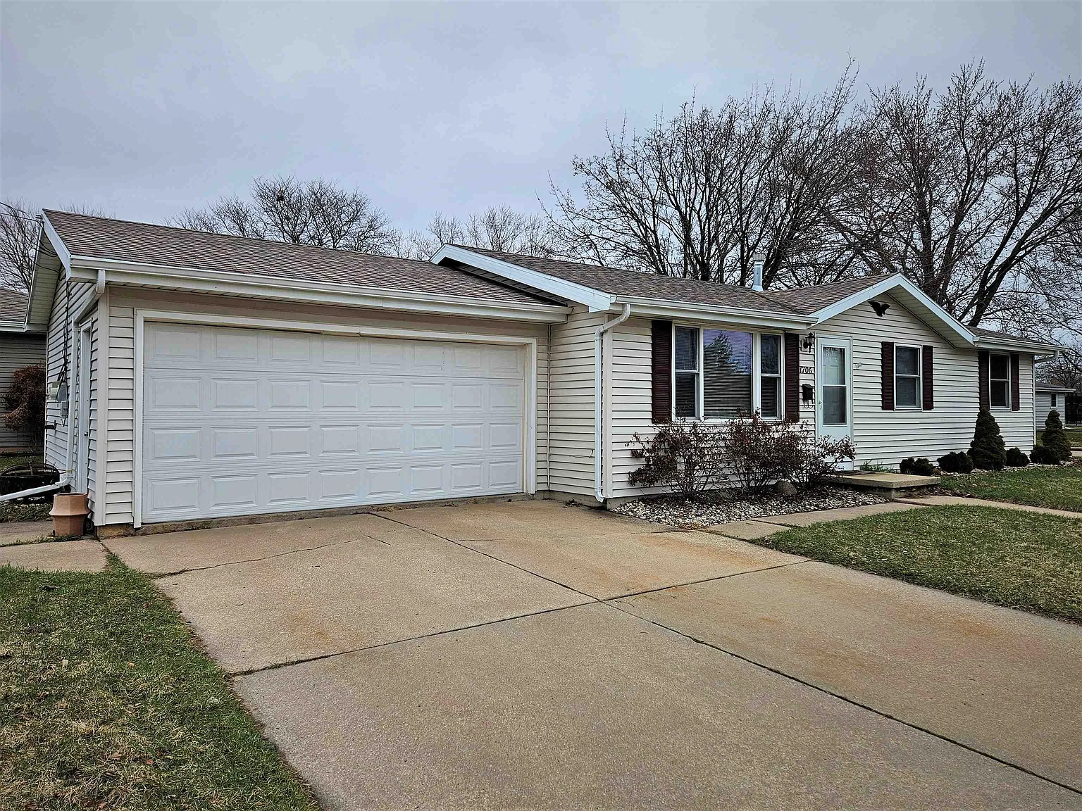 1706 Winchester Ave photo 1