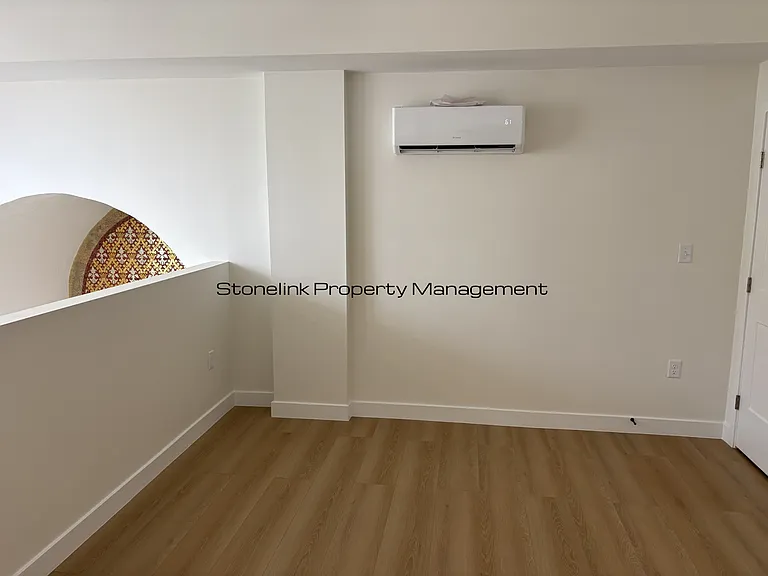 265 Manton Ave — Photo 14