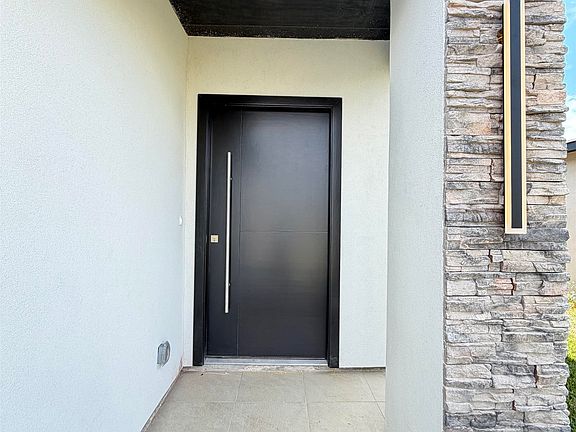 4th image of 3922 Texas Dr