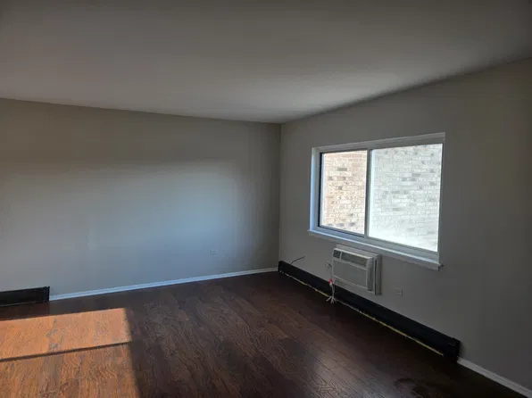 8655 W Foster Ave APT 3B, Chicago, IL 60656