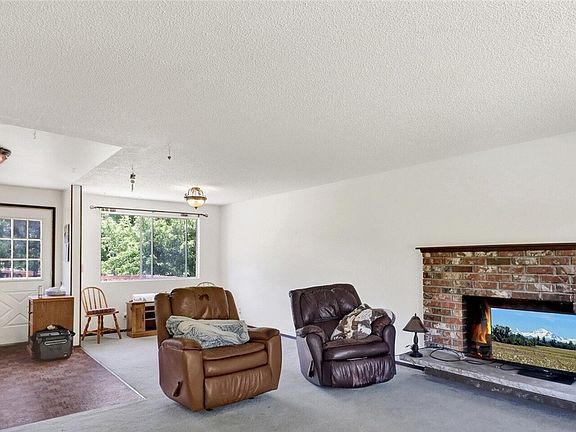 5th image of 3125 McLeod Rd