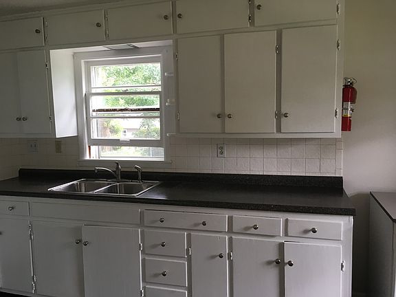 5th image of 188 N Hillsdale Dr