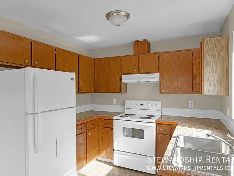 541 Lawrence St #B — Photo 8