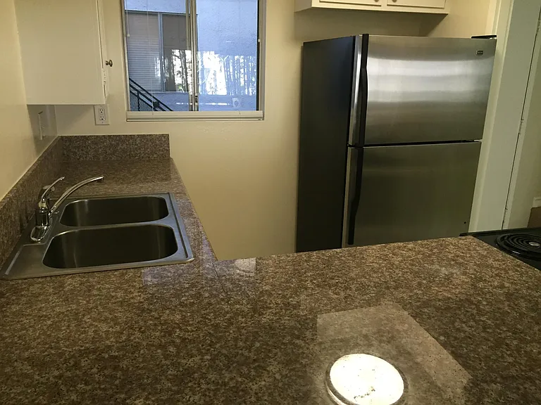 1522 Redondo Ave #10 — Photo 4
