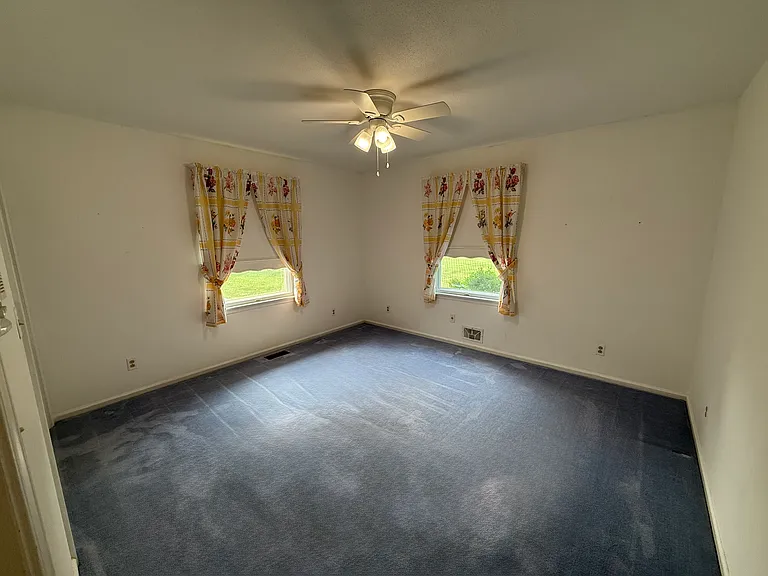 579 Colby St — Photo 35