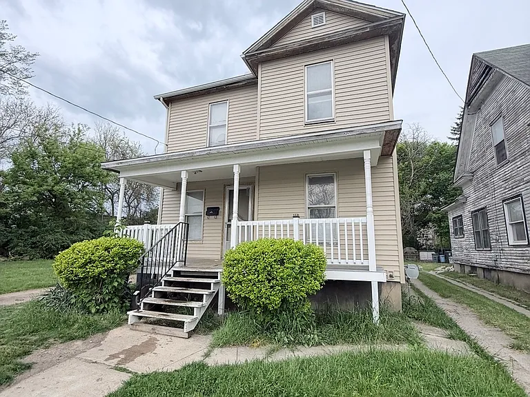 1019 Avenue A — Photo 1