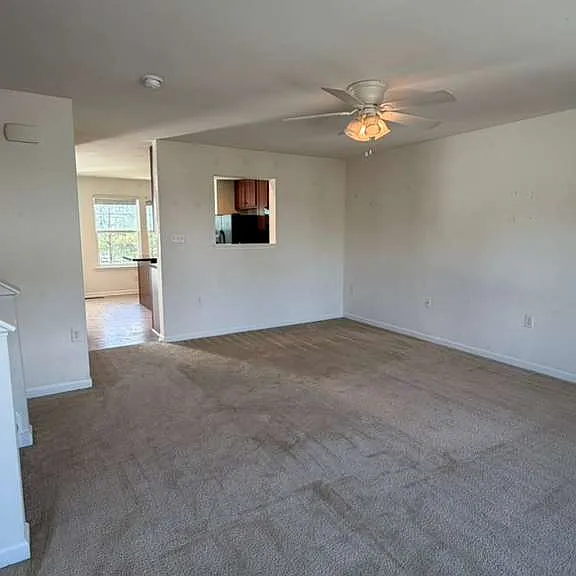 38 Lombard Ln — Photo 3