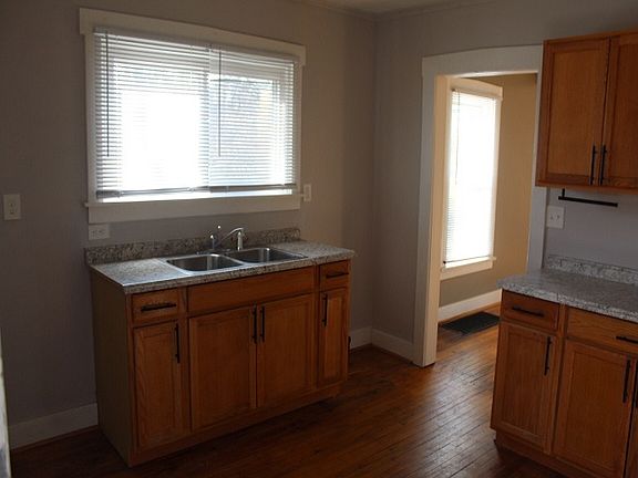2nd image of 483 N Hull Ave
