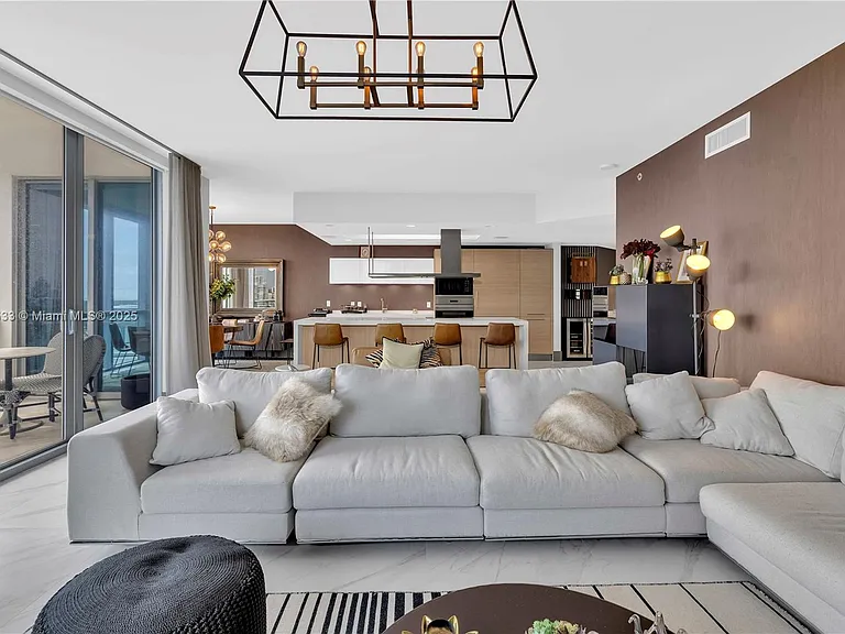 17111 Biscayne Blvd #Penthouse 1709 — Photo 1
