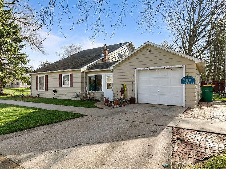 1st image of 556 Drury Pl