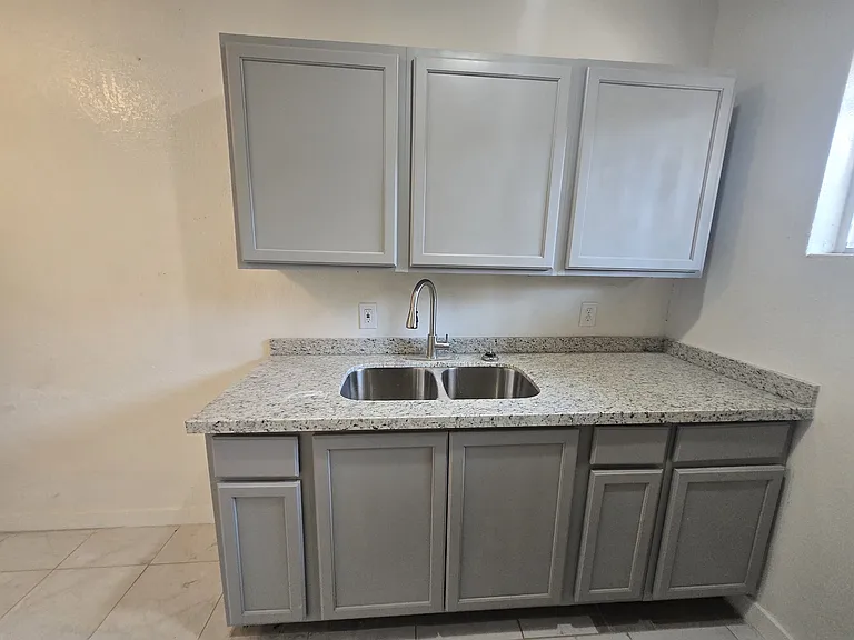 1501 N Oregon St #4 — Photo 6