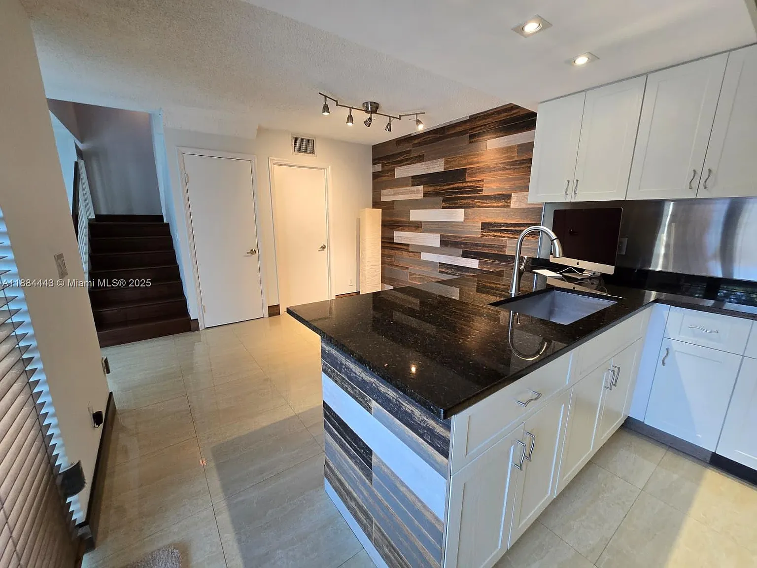 3 bed, 1489 sqft, $3,600 — Photo 3