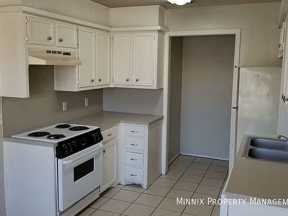4th image of 9616 Elmwood Ave Unit A