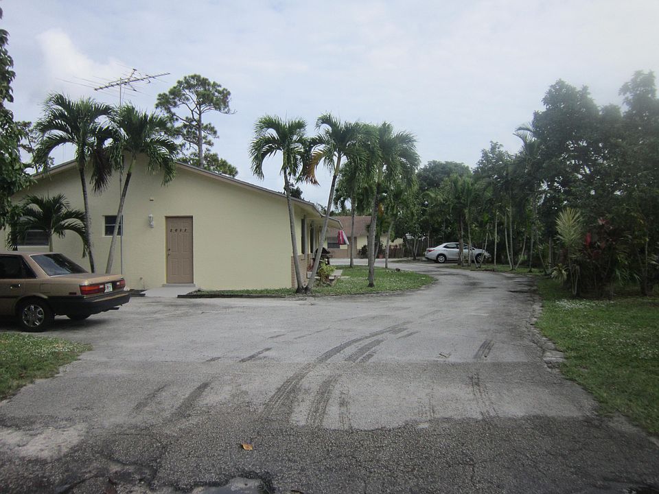 1st image of 2032 Laura Ln