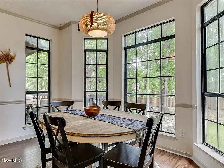 1084 Severn Dr — Photo 7