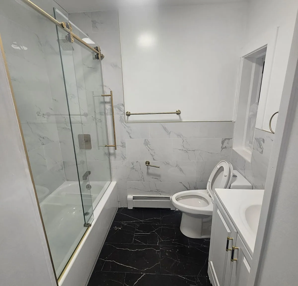 3 bed, 1100 sqft, $3,536 — Photo 2