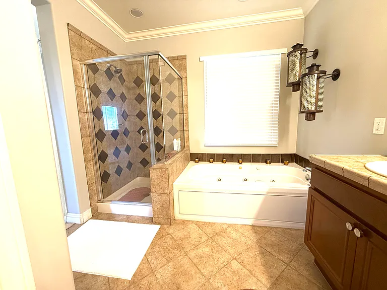 1520 Hillsborough St — Photo 15