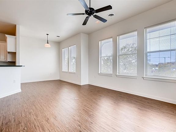 3rd image of 713 Grainger St Ste 203