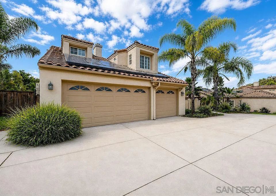 1st image of 1348 Gilmore Pl