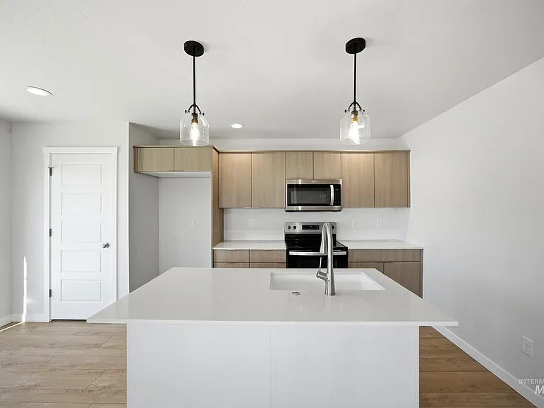 10863 Greensboro St — Photo 3